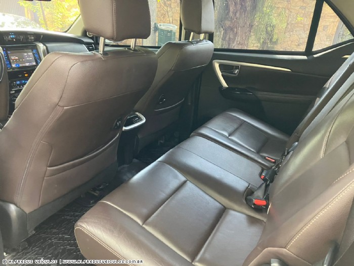 Toyota HILUX SW4 SRX 7 LUGARES 2016/2017